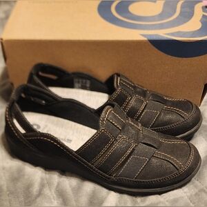 Women's Cloudsteppers by Clarks size 6 1/2